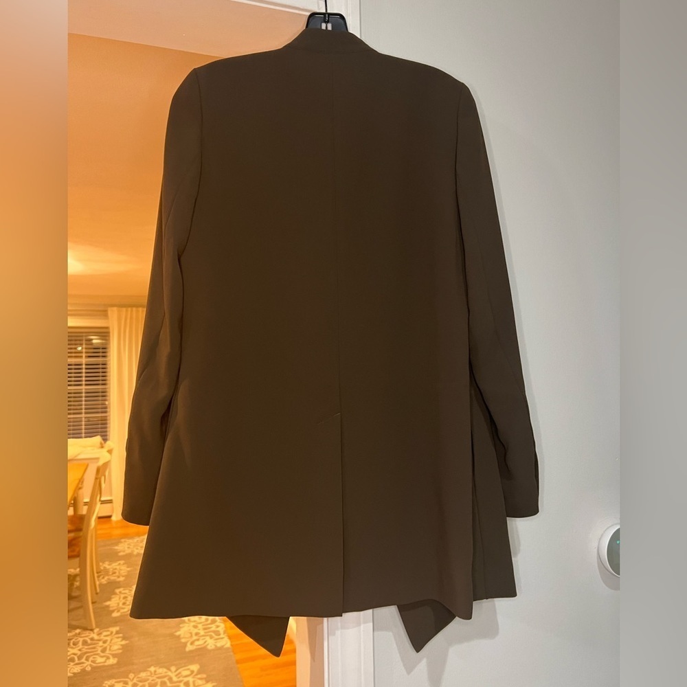 Gorgeous brown Theory lightweight crepe blazer - Picture 6 of 8